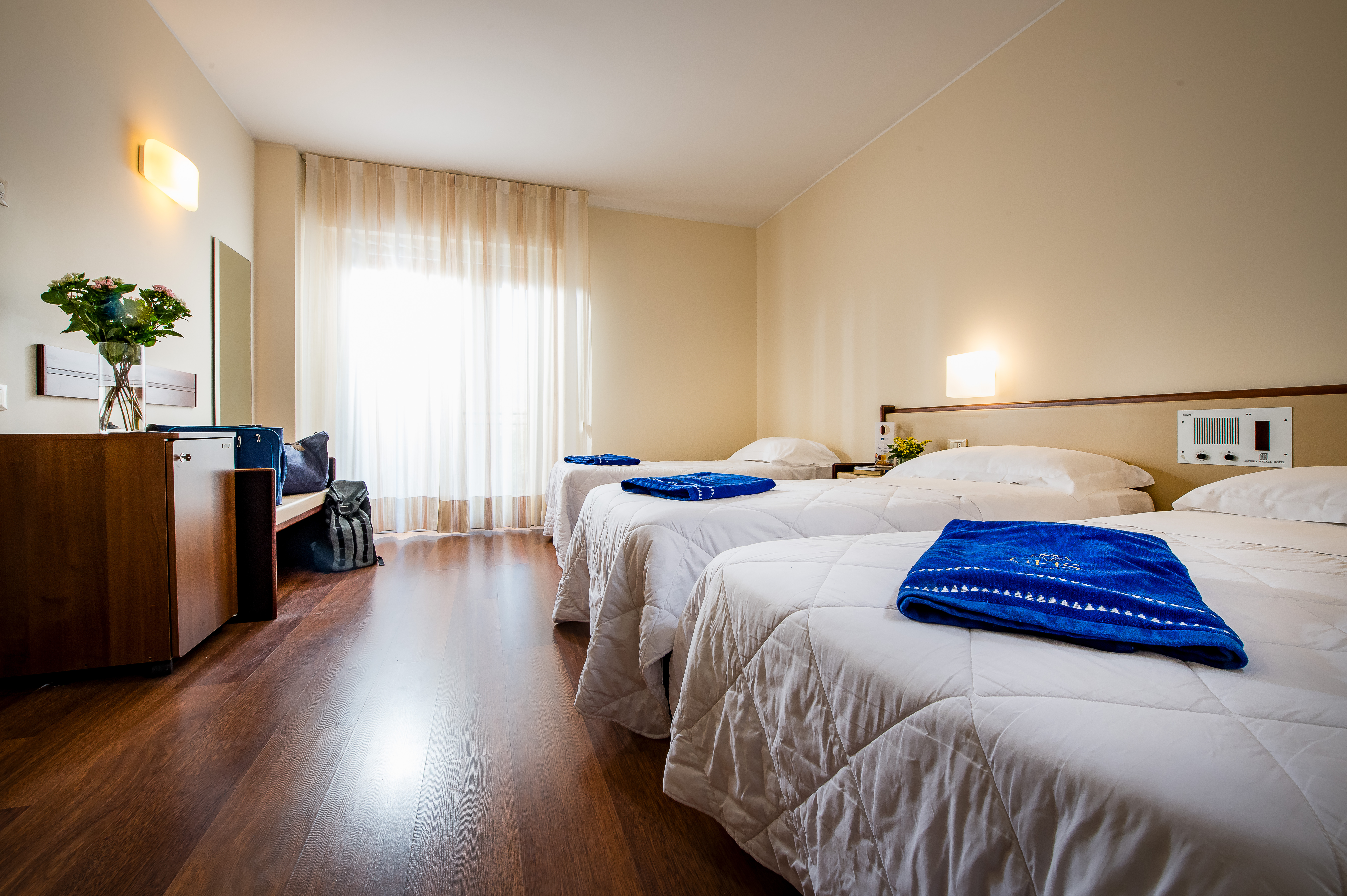 TRIPLE ROOM
