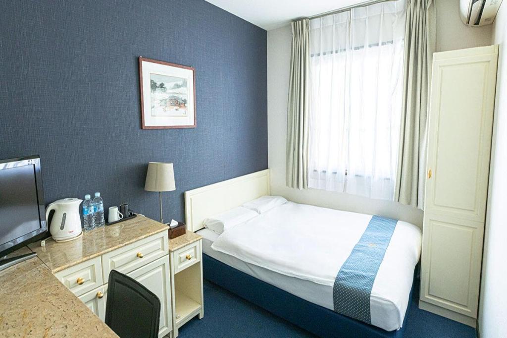 Semi Room, Double Bed