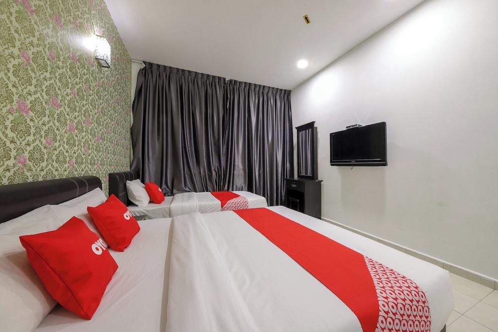 OYO 89497 Dream Nur Hotel 14/32