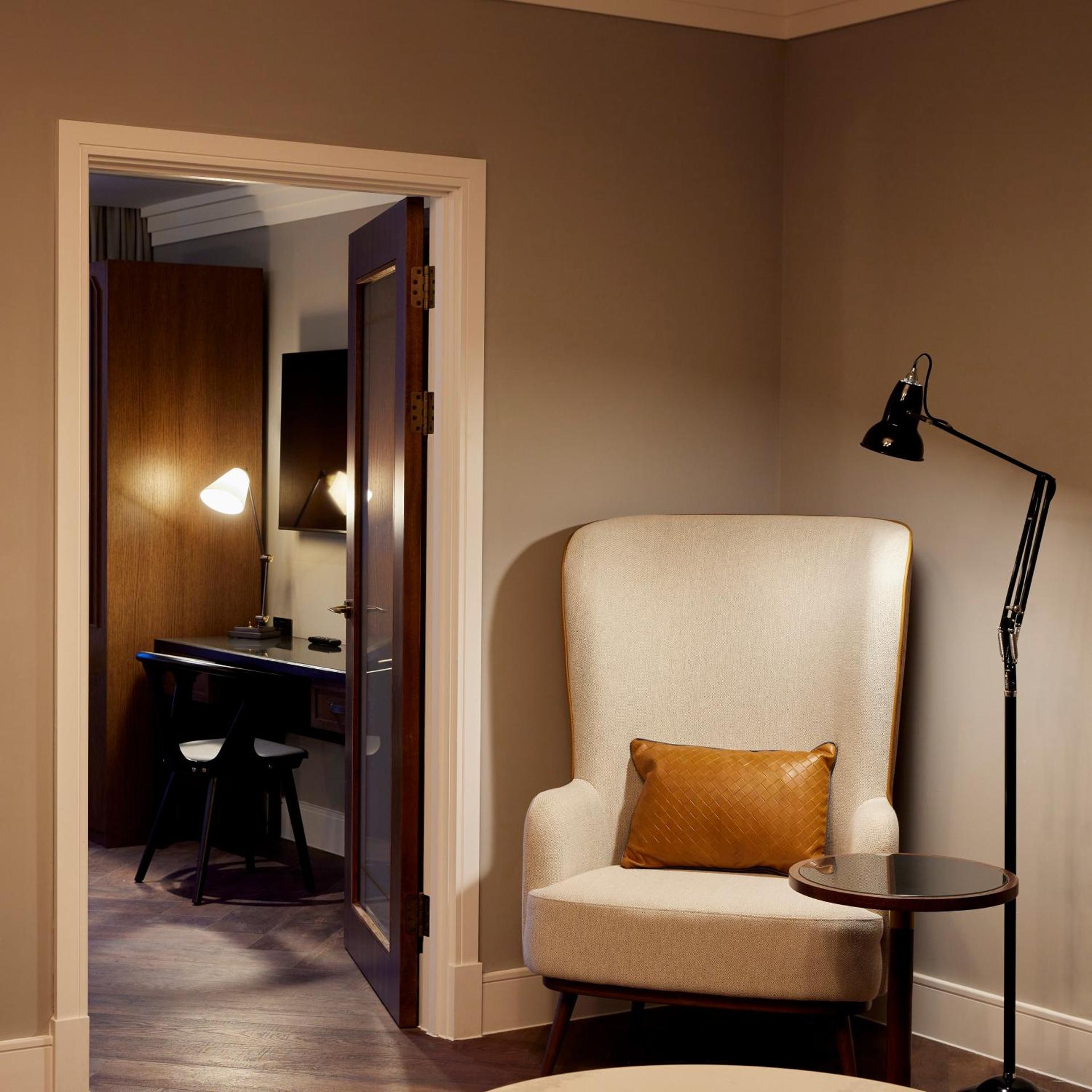 جناح سوبيريور، The Parkgate Hotel 4/6