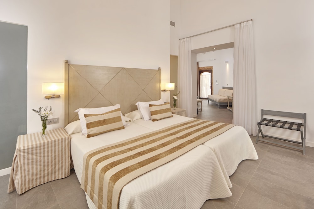 Bennoc Petit Hotel 12/80