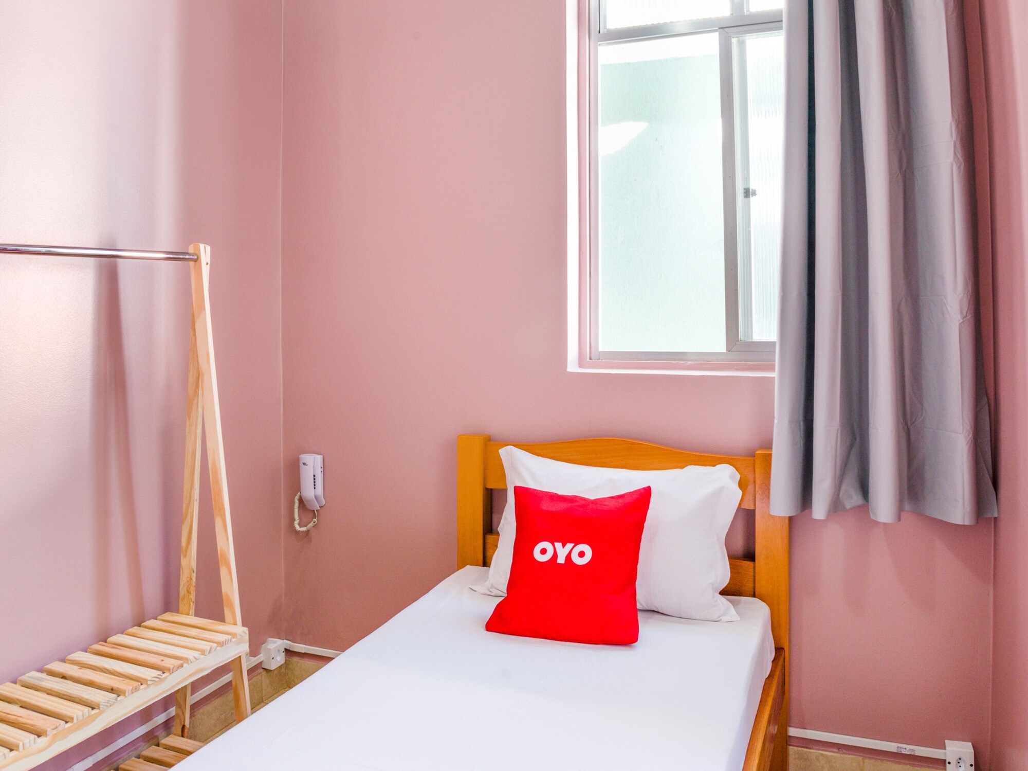 ROOM, SINGLE
