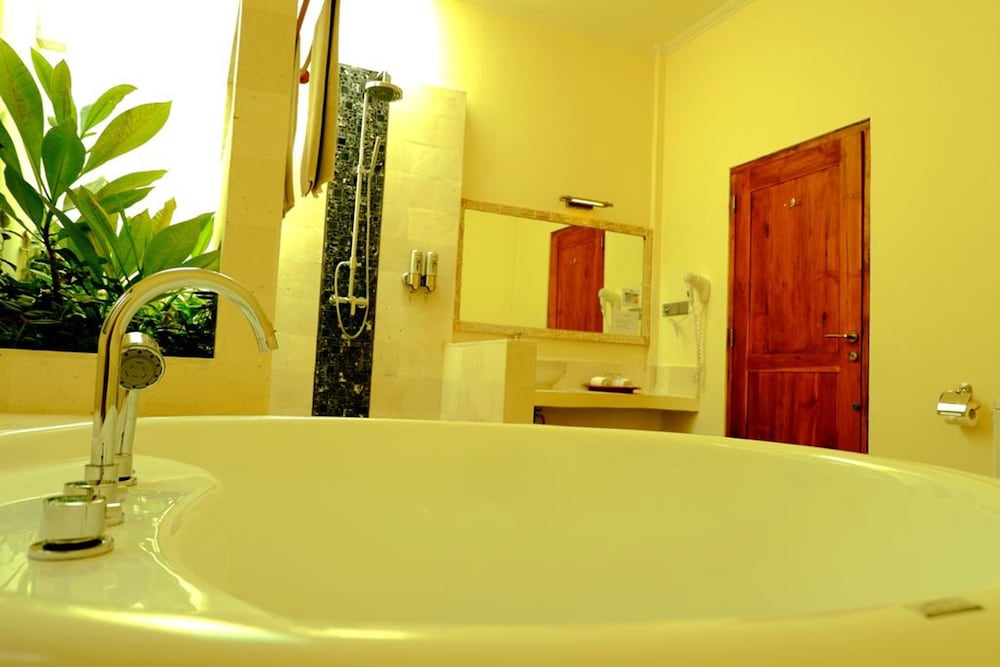 Puri Sari Beach Hotel 49/50