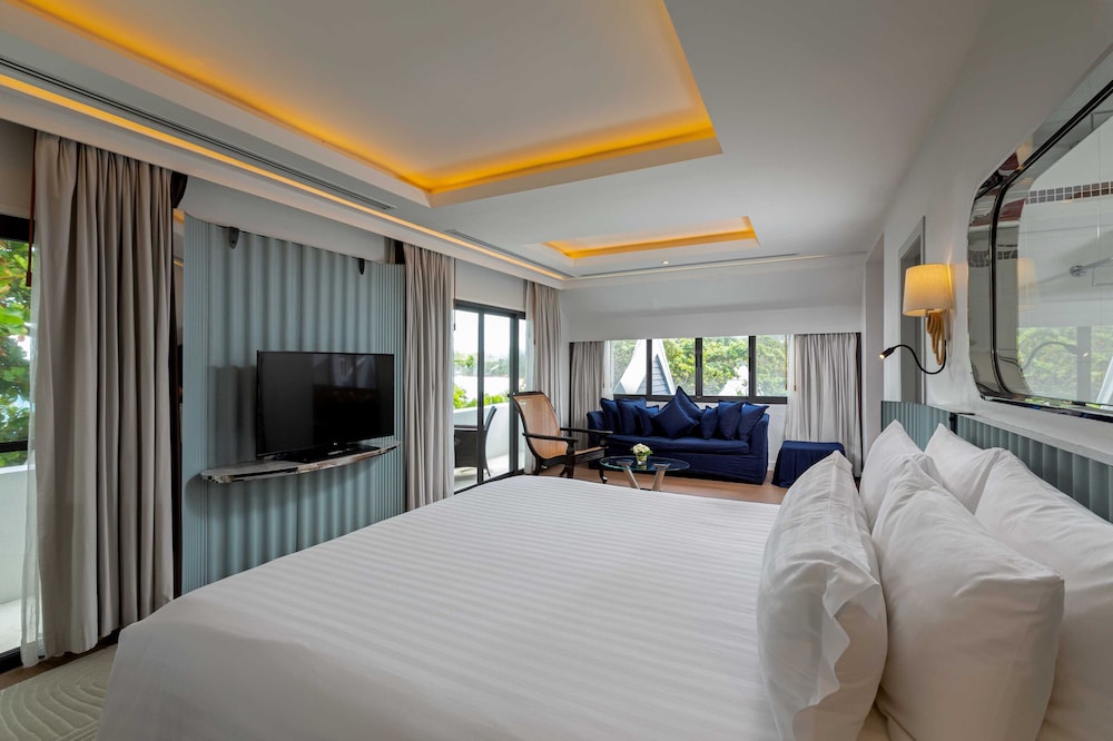 2 Bedrooms, Penthouse, Queen and Twin Beds