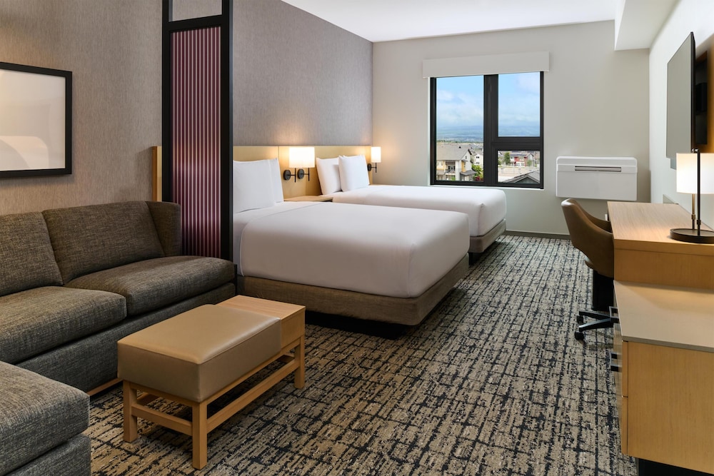 Hyatt Place at Ho'opili 25/50