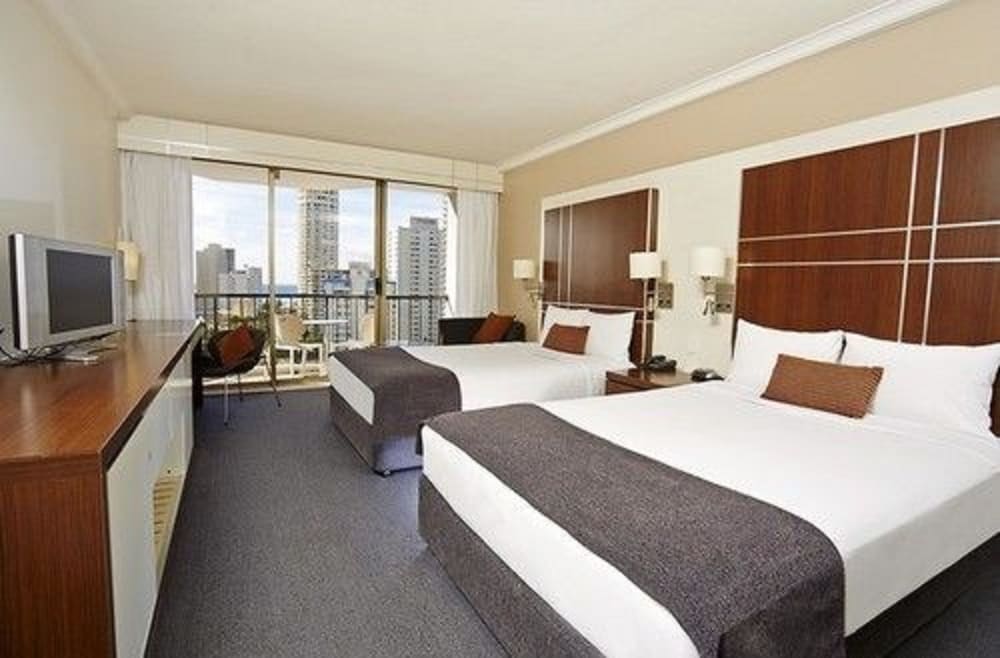 SUITE, TWIN BEDS