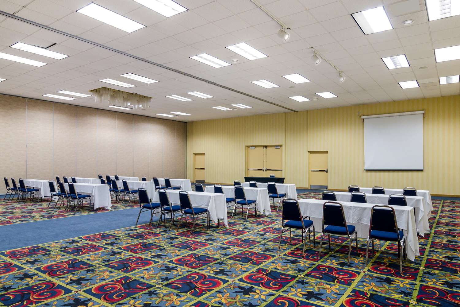 Red Lion Hotel Conference Center Cheyenne 44/65