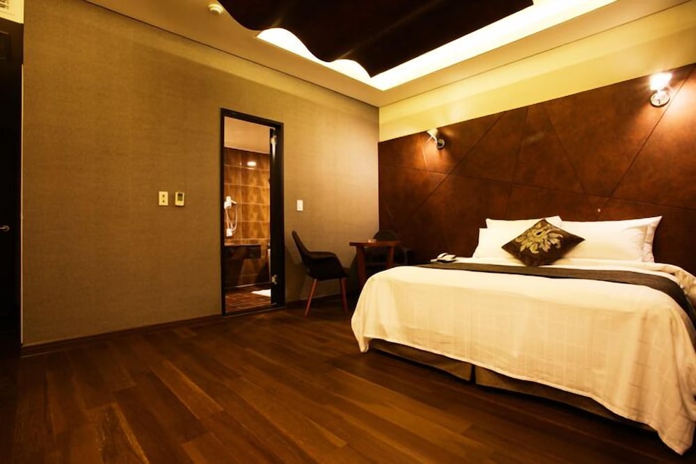 KARAK TOURIST HOTEL 15/50
