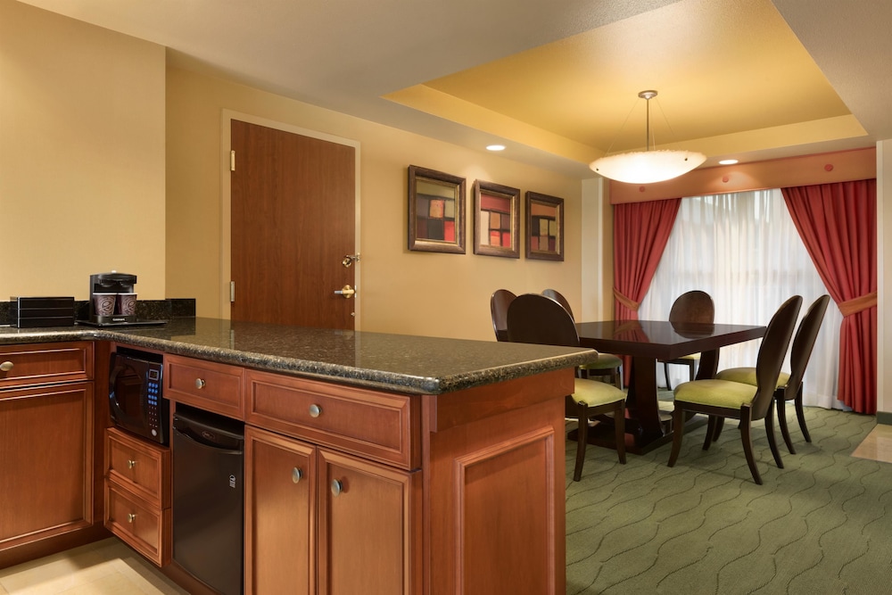 Embassy Suites By Hilton E Peoria Riverfront Conf Center 46/60
