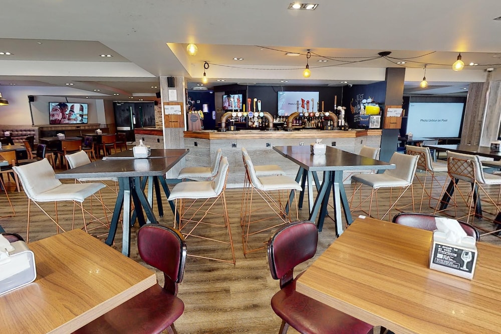 Village Prem Swansea Hotel Leisure Club 45/61