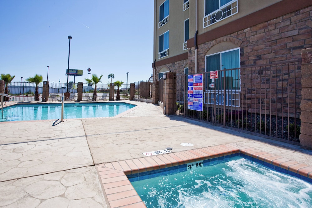 Holiday Inn Express Hotel And Suites Fresno South 32/55