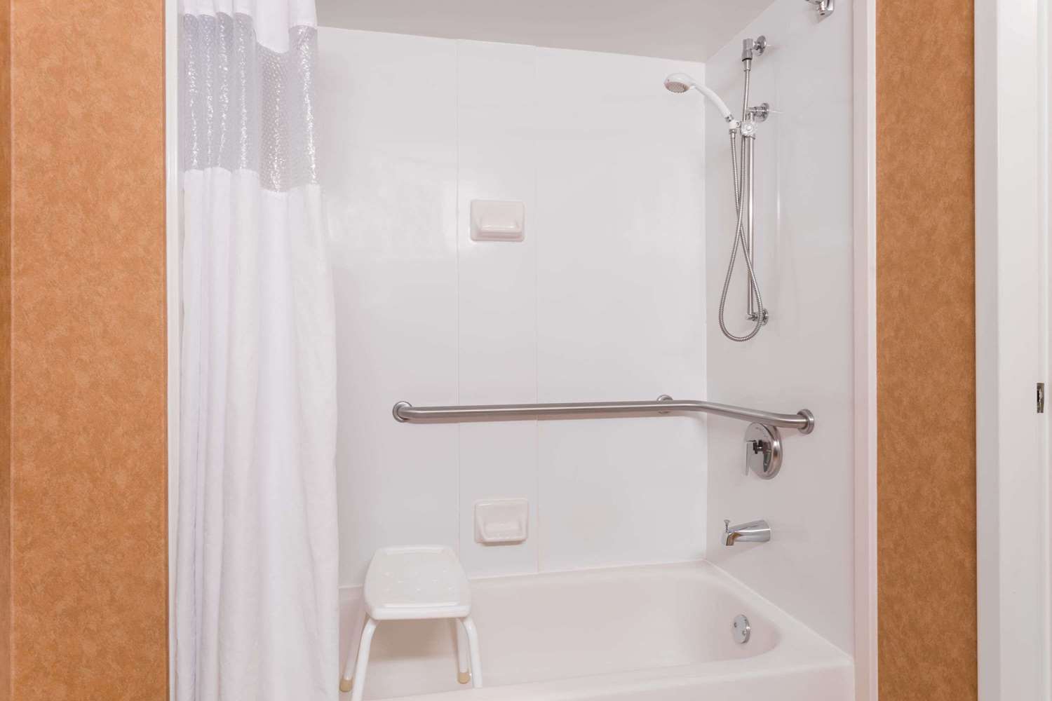 Wingate by Wyndham Greenville Airport 37/40