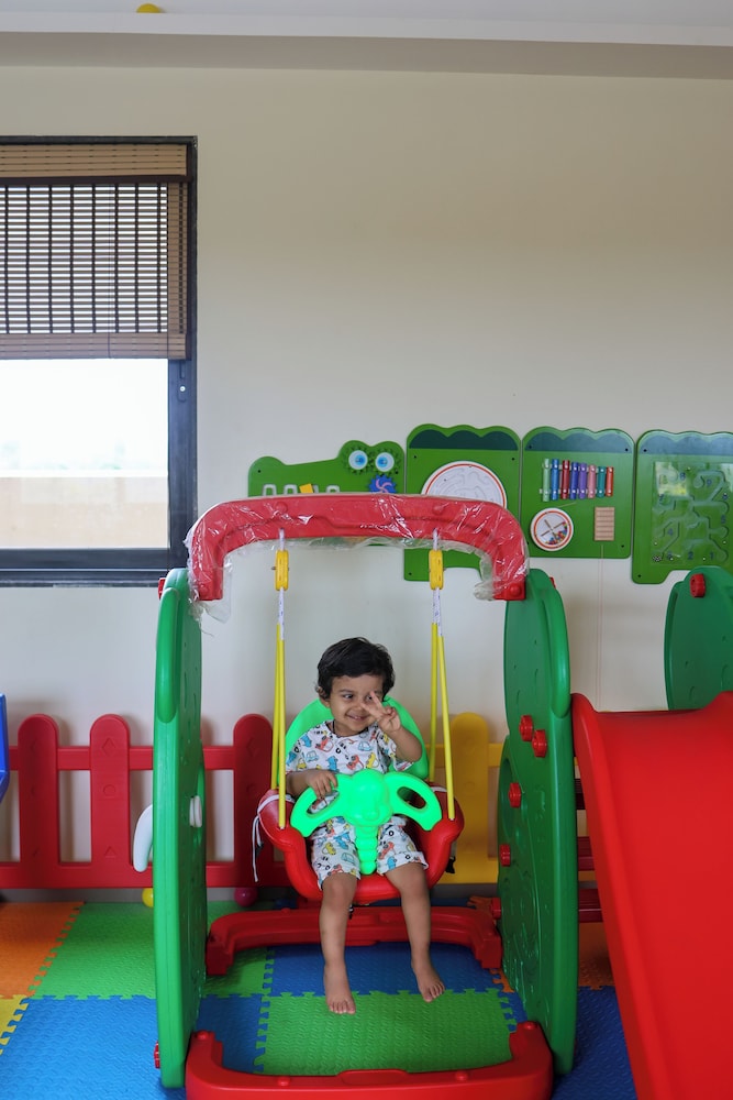 Radisson Resort Hatgad Saputara 67/74