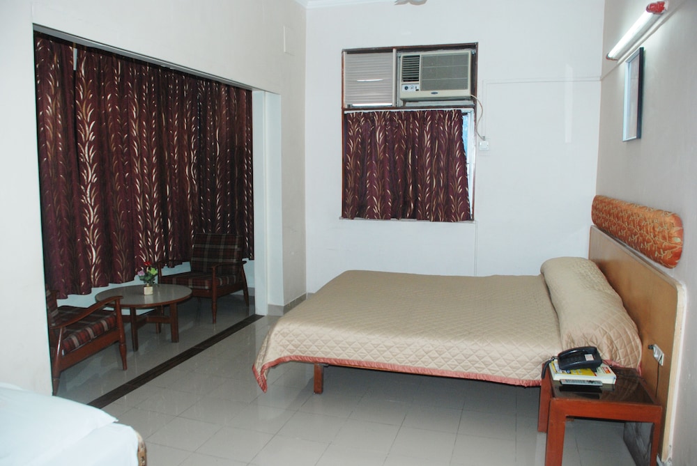 Hotel Raviraj 18/35