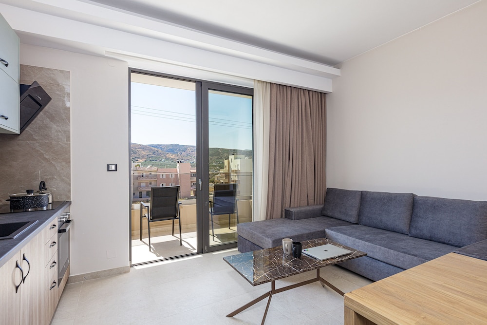 Sapphire Blue Suites 65/87