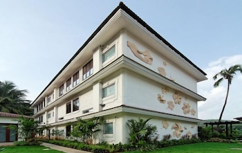 White Pearl Suites by Rosetum in Arpora