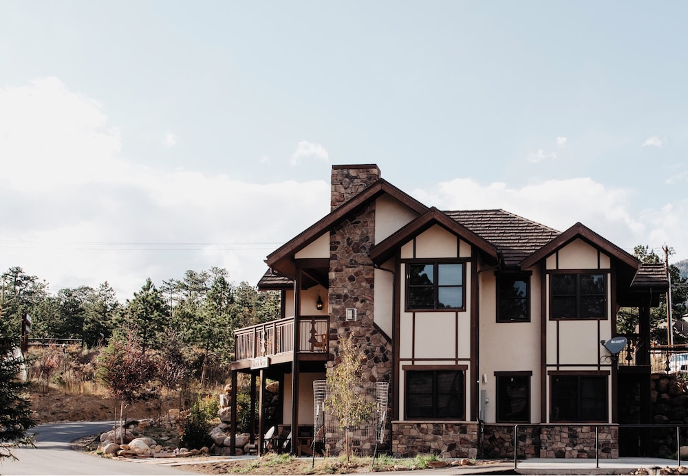 The Landing at Estes Park - Riverside Retreat 1/77