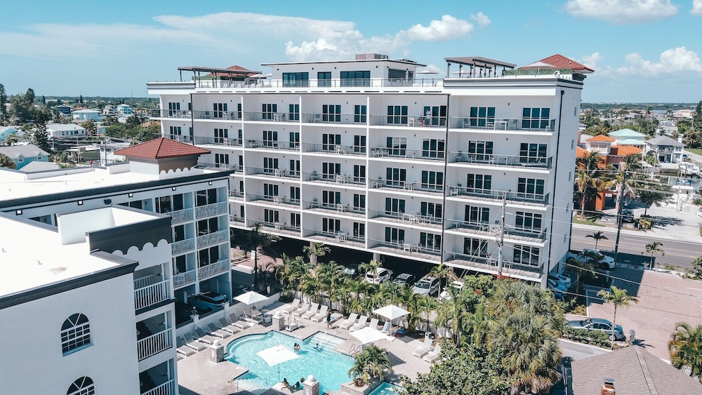 Barefoot Beach Hotel 7/70