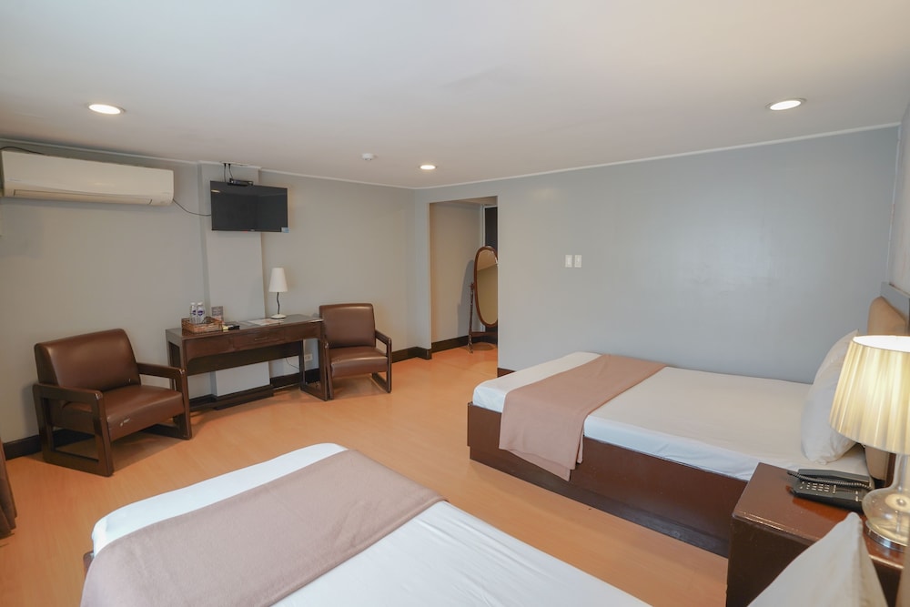 Arzo Hotel Manila 12/23