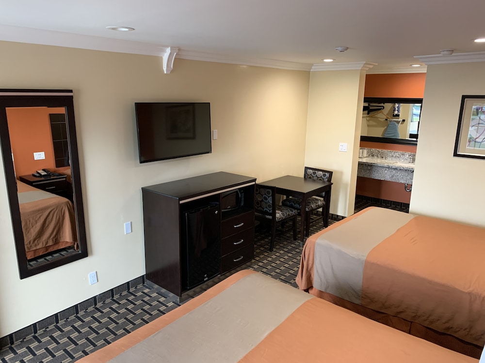 Ontario Inn & Suites 21/50
