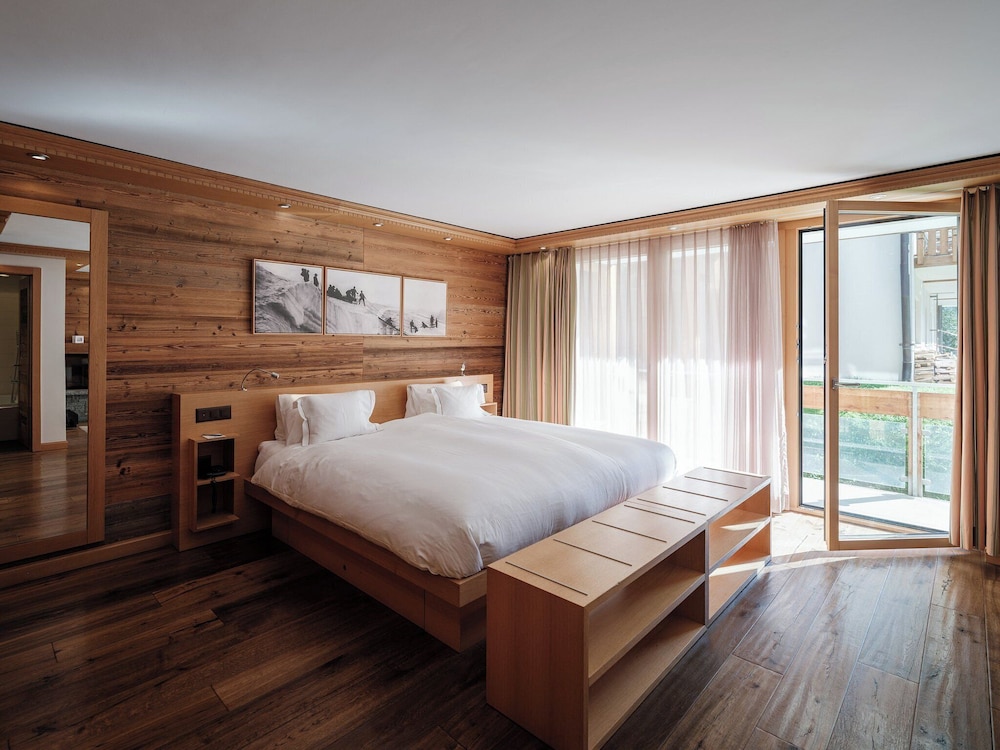STYLE, JUNIOR SUITE