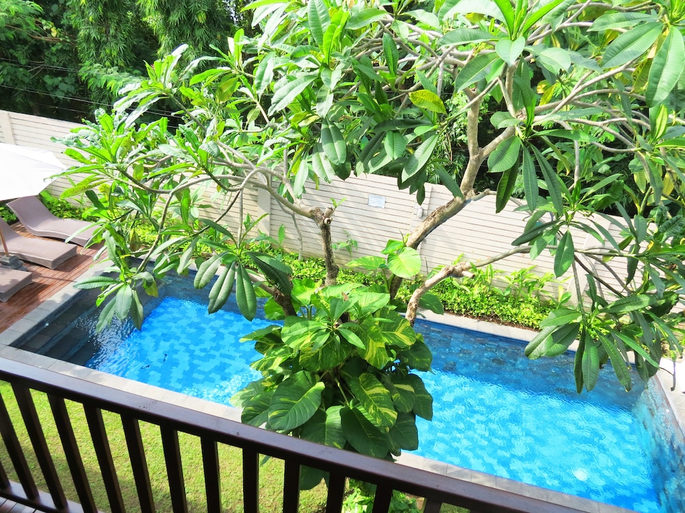 Sekuta Condo Suites 4/60