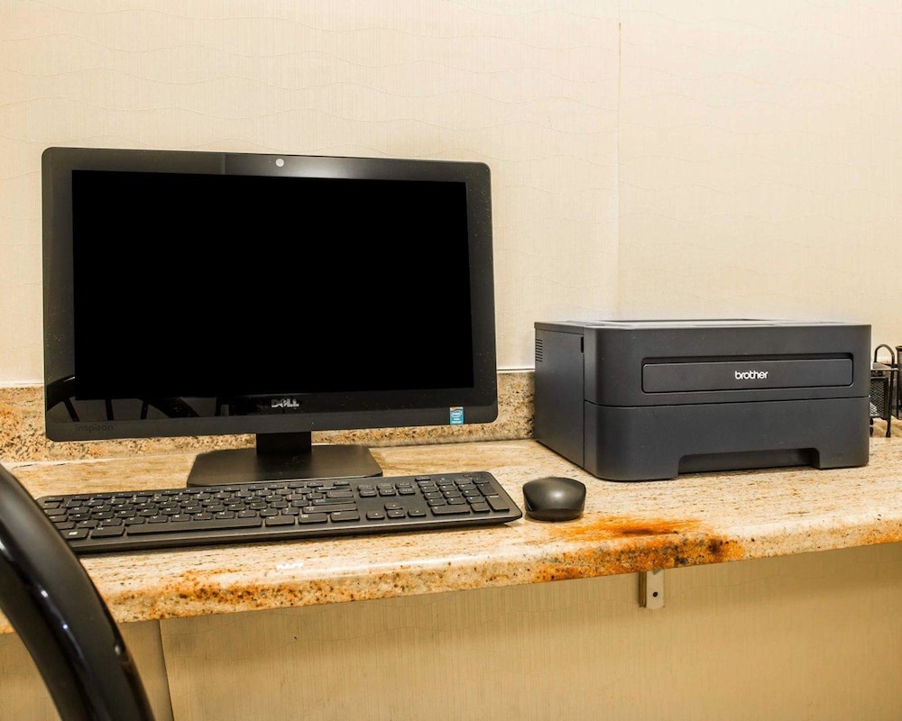 Comfort Inn Whitehall Near Michigan s Adventure 23/36