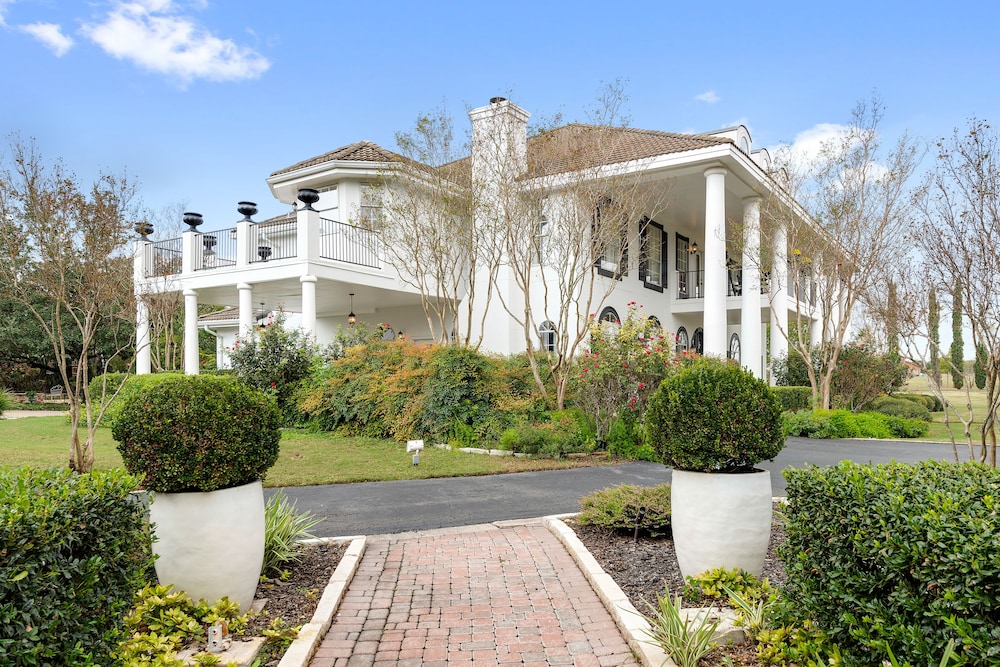 The Plantation House Boutique Inn 40/50