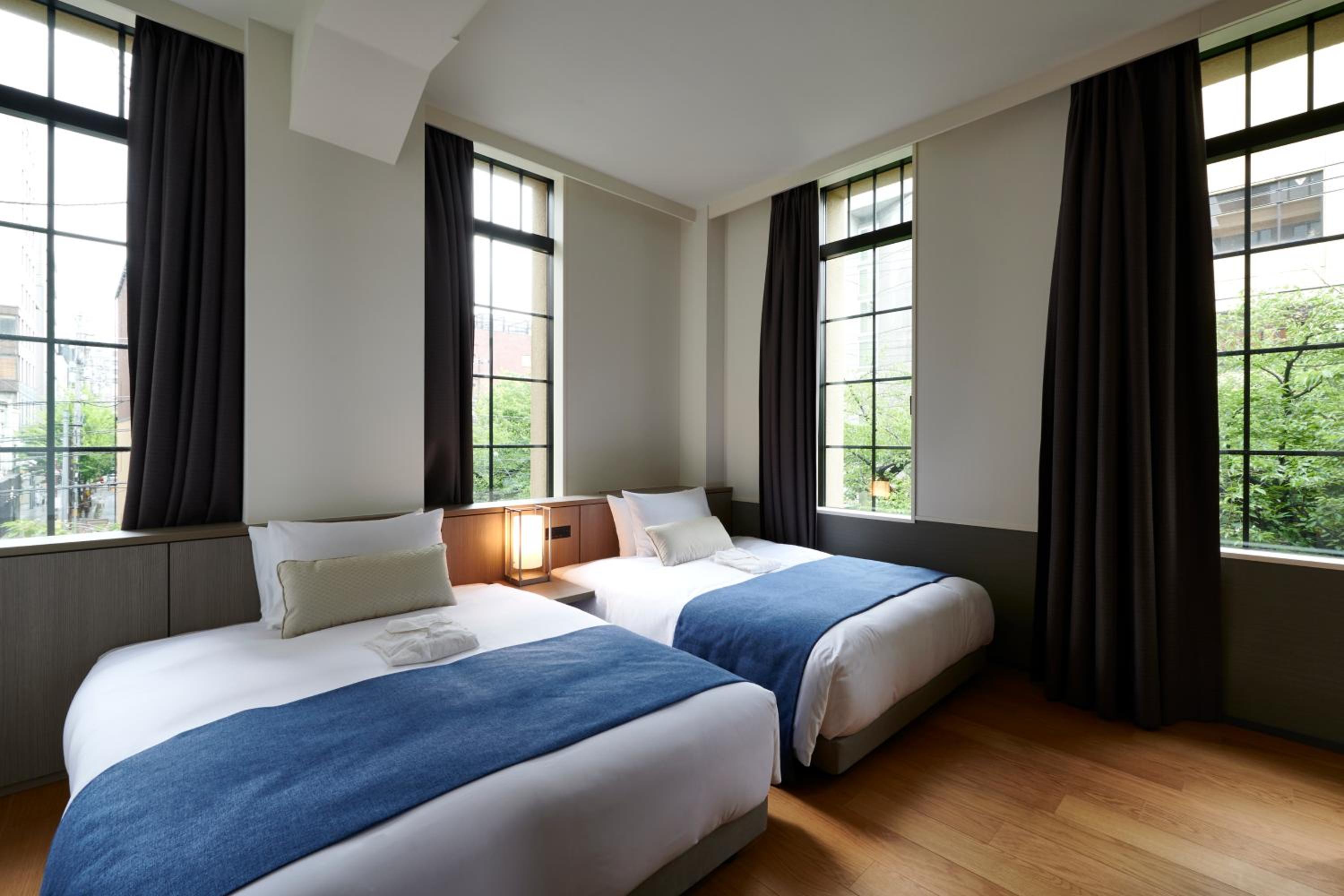 Grace, 2 Double Beds, Corner