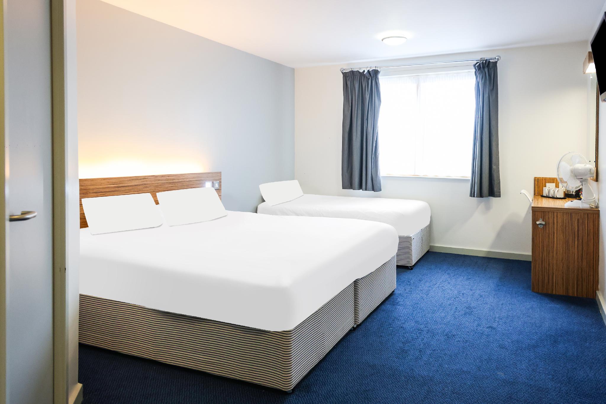 3 Rooms, Family, King Bed
