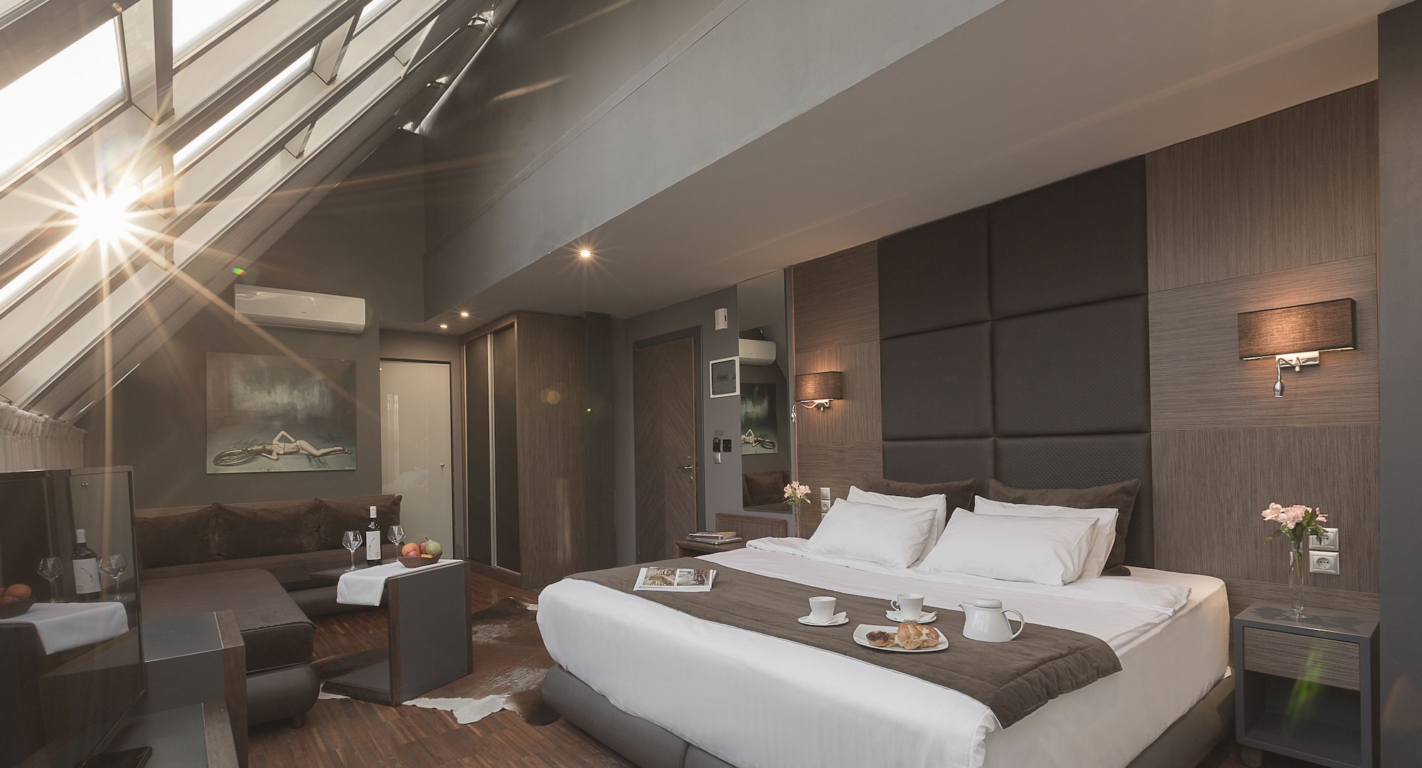 EMERALD, SUITE, KING BED, SKY VIEW, JETTED TUB