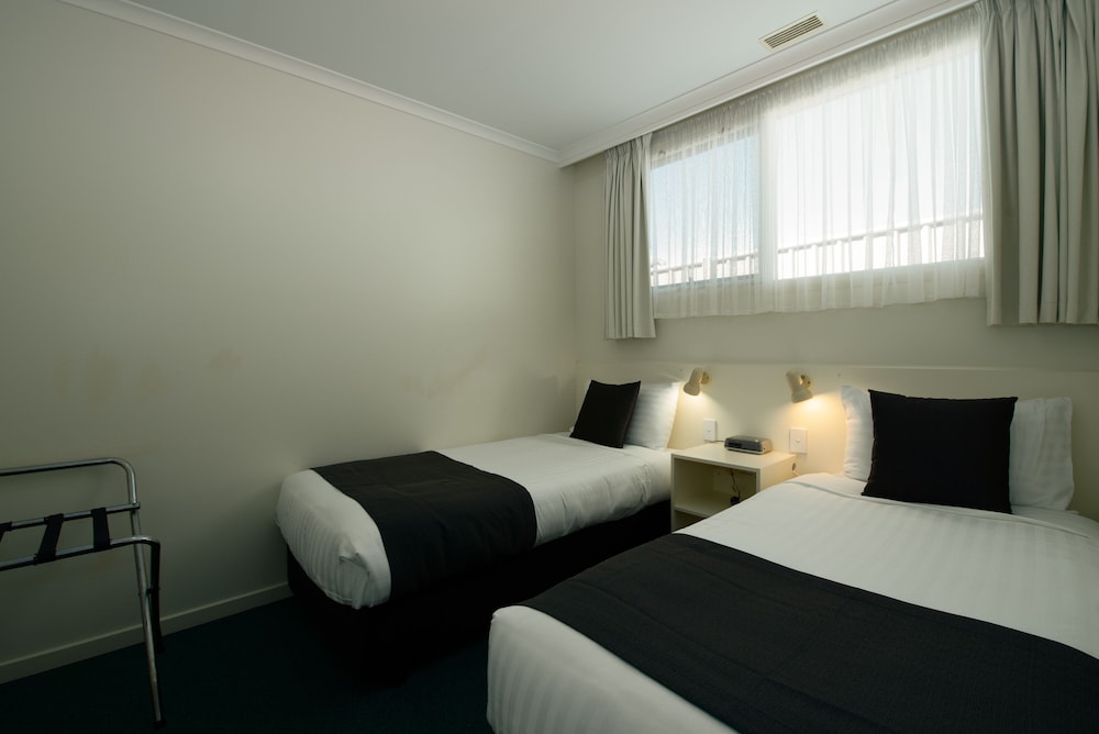BARCLAY MOTOR INN 30/71