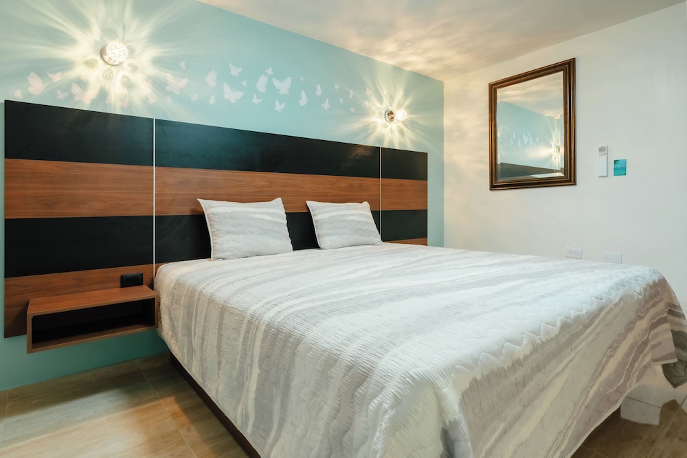 COMFORT, SUITE, QUEEN BED, BALCONY