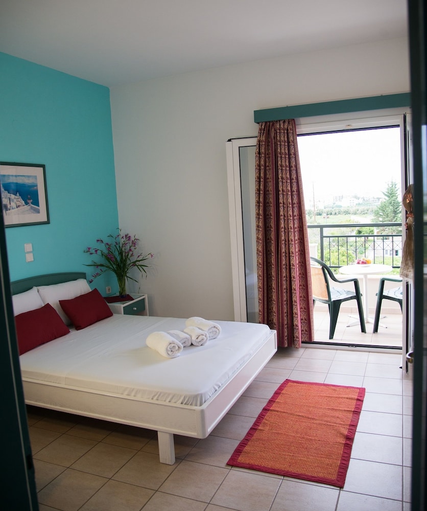 THEONI APARTMENTS 37/63