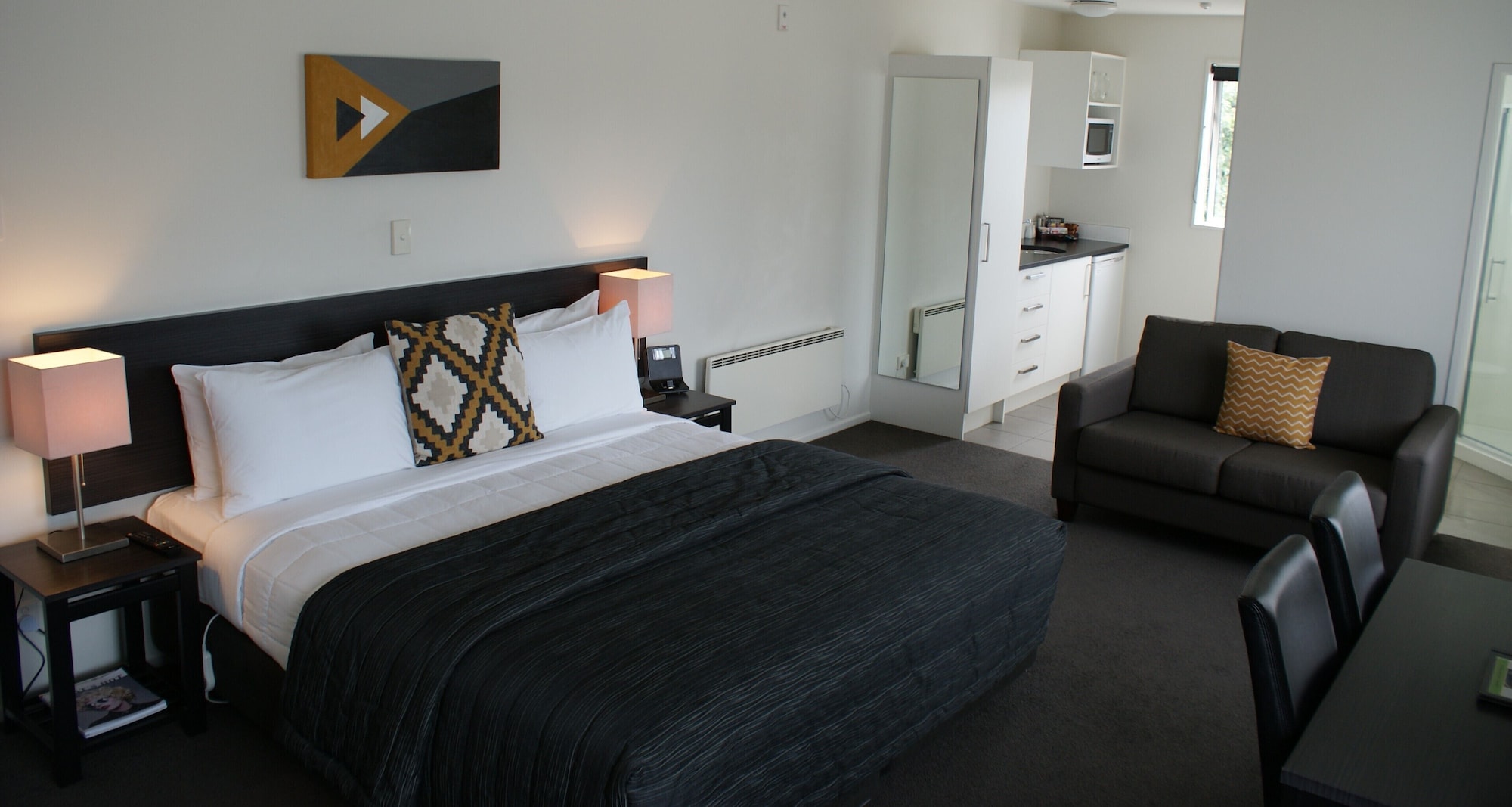 SUPERIOR, STUDIO, KING BED
