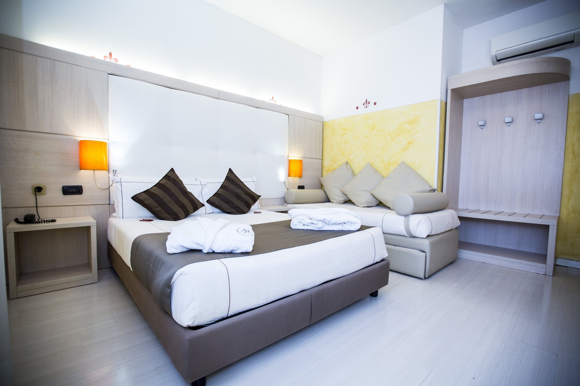 ROOM, QUADRUPLE