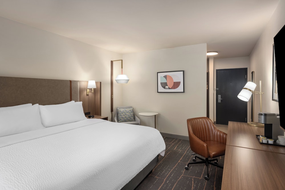 Standard, King Bed, Bath and Shower