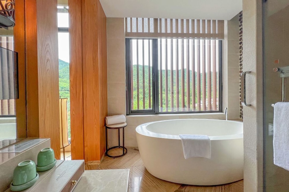 Intercontinental One Thousand Island Lake Resort 49/50