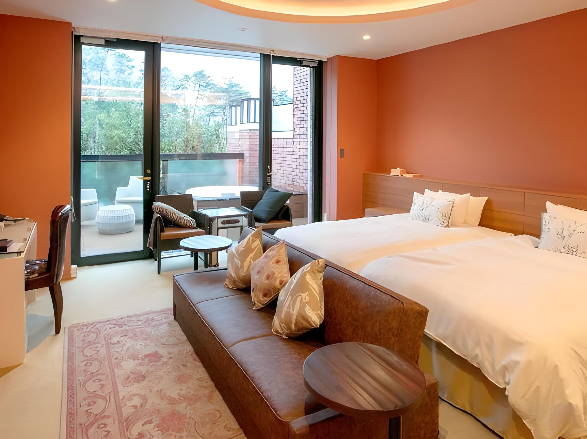 Universal, Onsen, Terrace