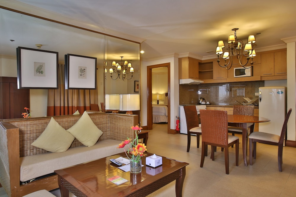 Crown Regency Suites Mactan 58/74