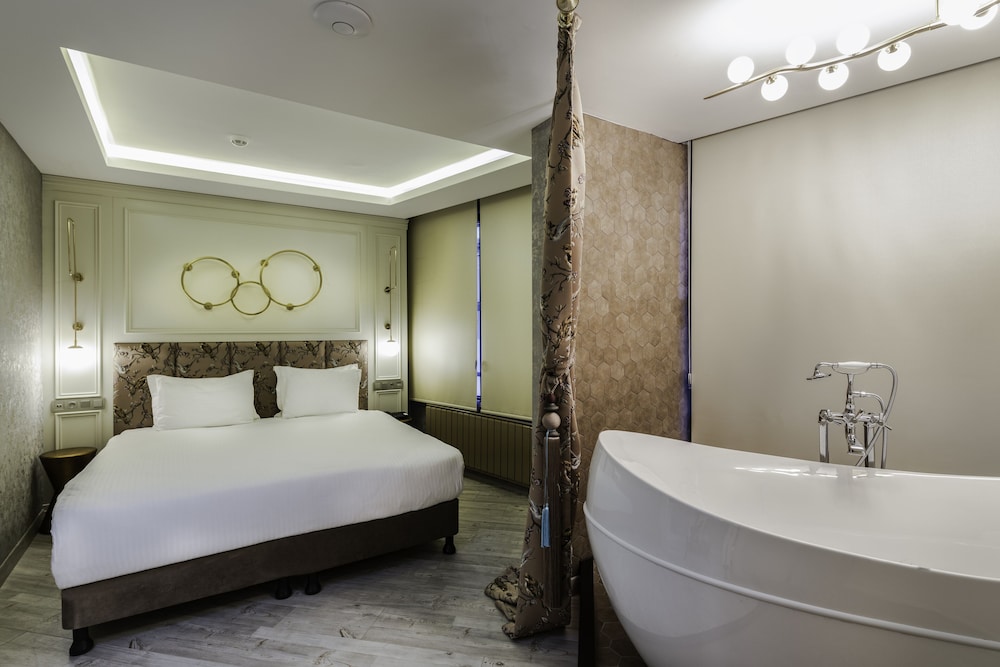 Ayramin Deluxe Hotel 20/78