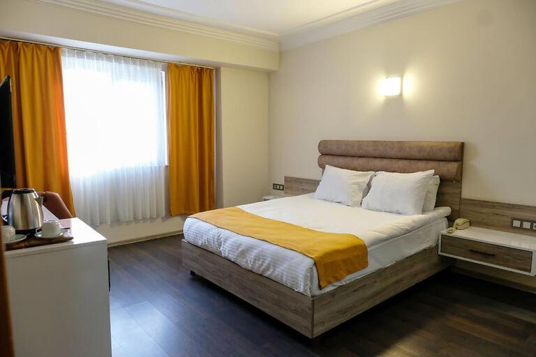 EMIN KOCAK HOTEL 11/75