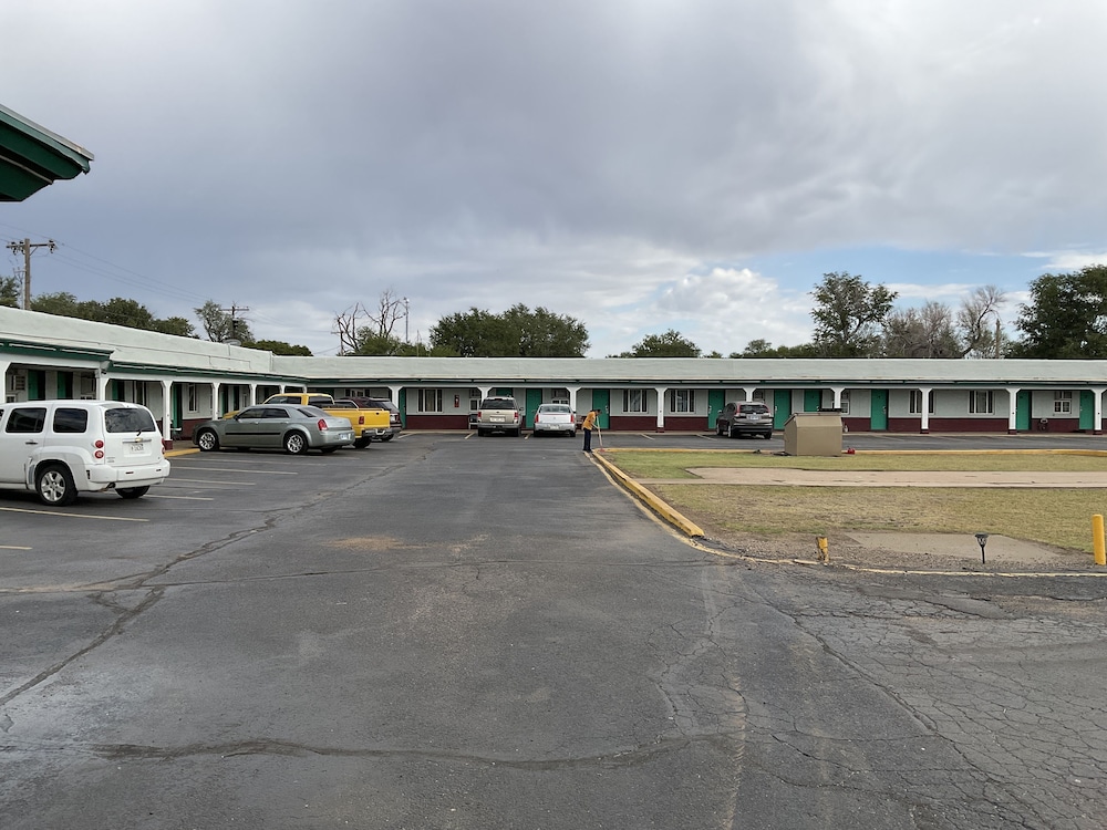 Kansan Motel 3/25