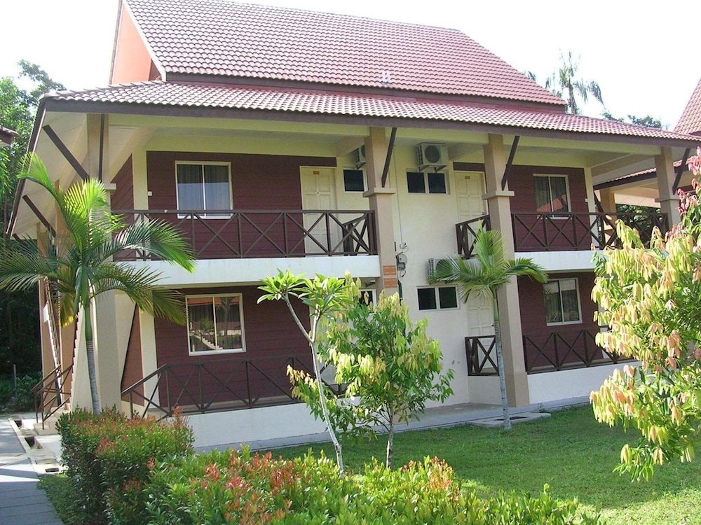 Rompin Beach Resorts 2/39