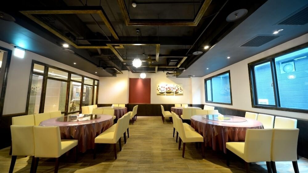 Renyi Lake Hotel 43/51