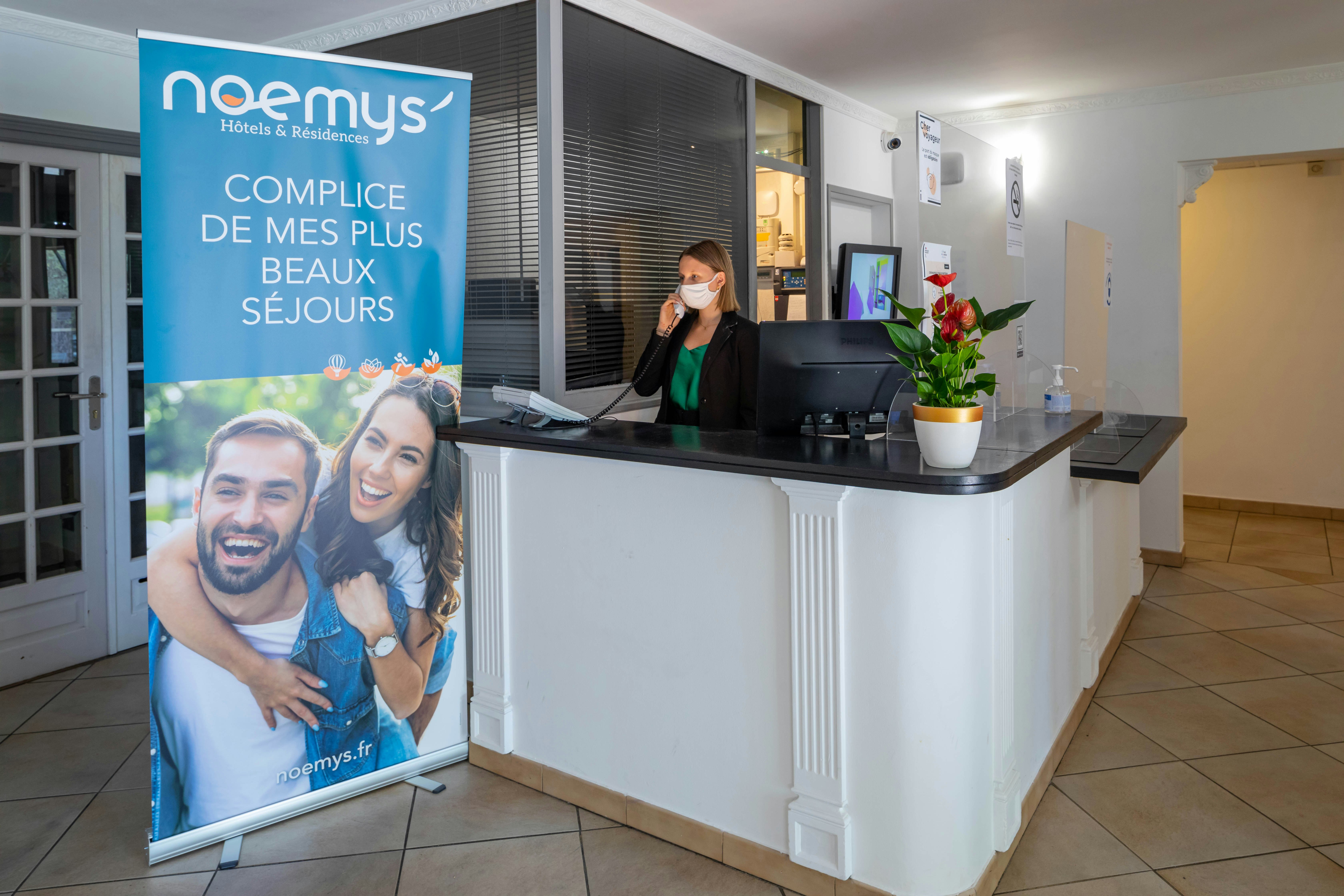 Lobby at LOGIS LE MAS DE L'ETOILE, AUBAGNE