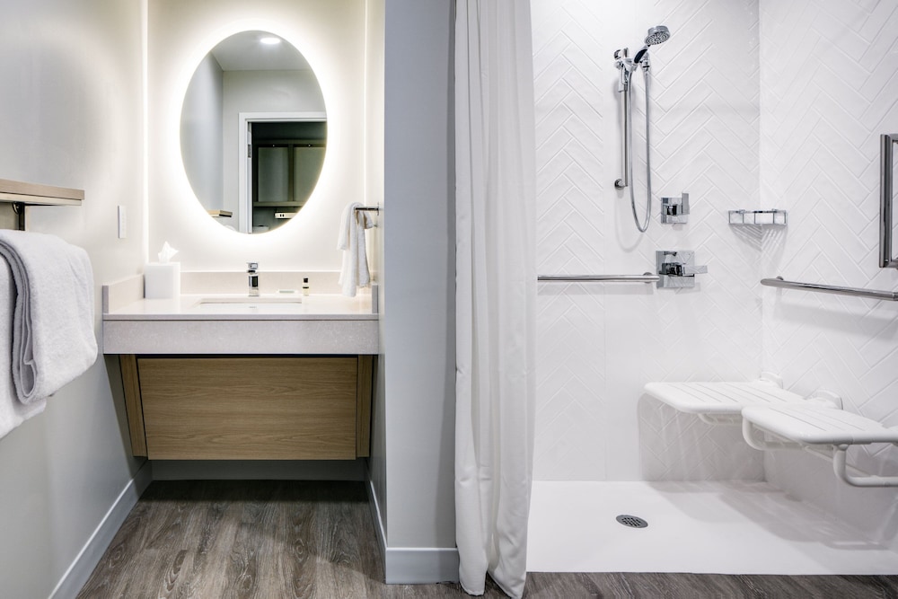 TownePlace Suites Oconomowoc 23/28