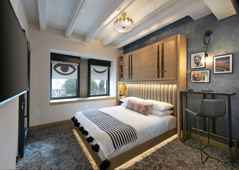SKYLINE, URBAN, KING BED, CITY VIEW