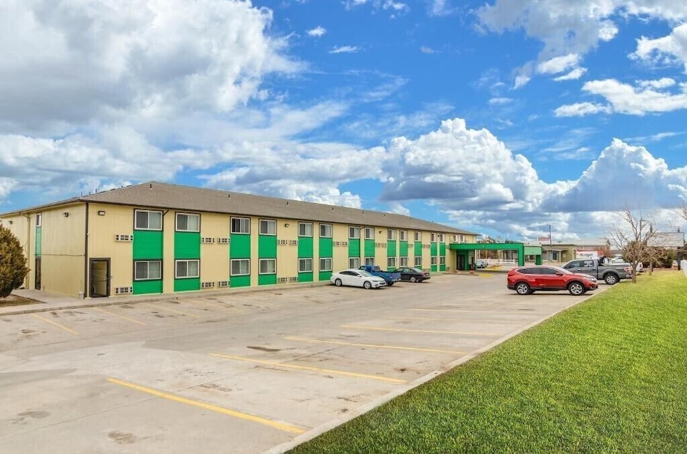 GuestHouse Inn and Suites Cheyenne 24/28