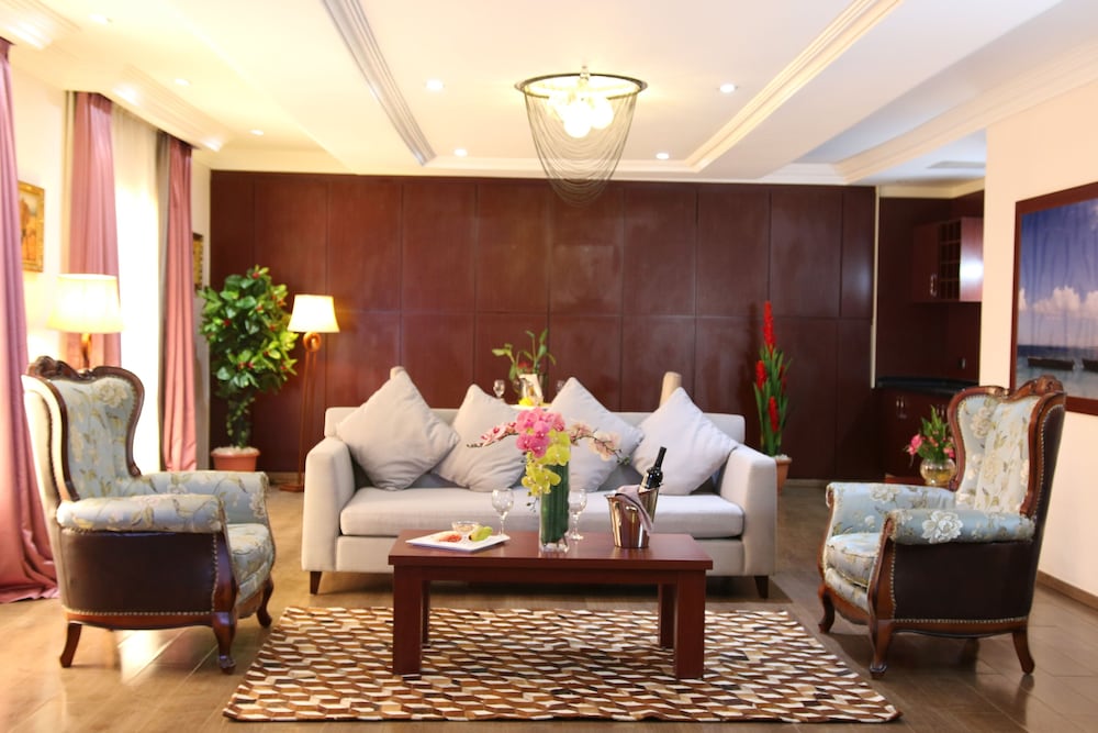 Grand Pela Hotel and Suites 23/44